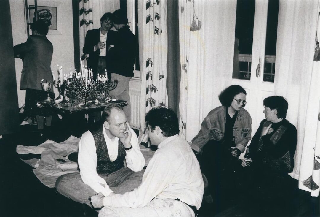 old hollywood actors chatting